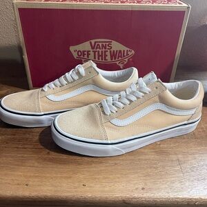 New W/O tags Vans Woman’s Tan and White Sneakers